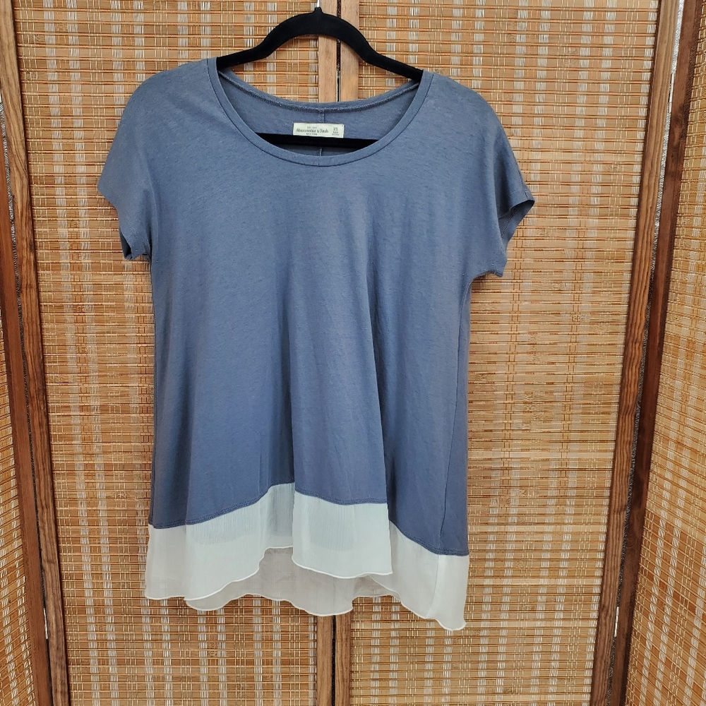 ♡ Abercrombie & Fitch Gray with Cream Short Sleeve Top Size XS